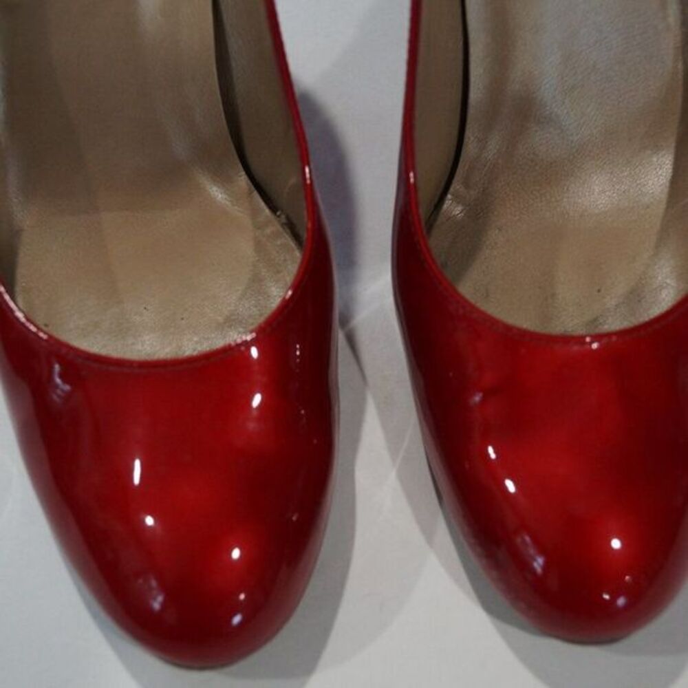 STUART WEITZMAN Women's Red Patent Leather Pump Size 7 1/2 M. - Picture 6 of 8